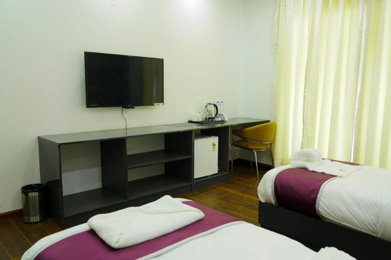 Lime Tree Hotel Pulkit Gurgaon-Artemis Hospital, Nearest Metro Huda City Centre Екстер'єр фото